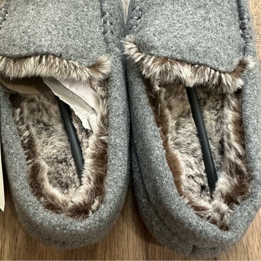 NWT!!‎ Boy’s Cozy Gray Slippers, Cat & Jack, Indoor/Outdoor, Size 13/1 - Picture 6 of 8